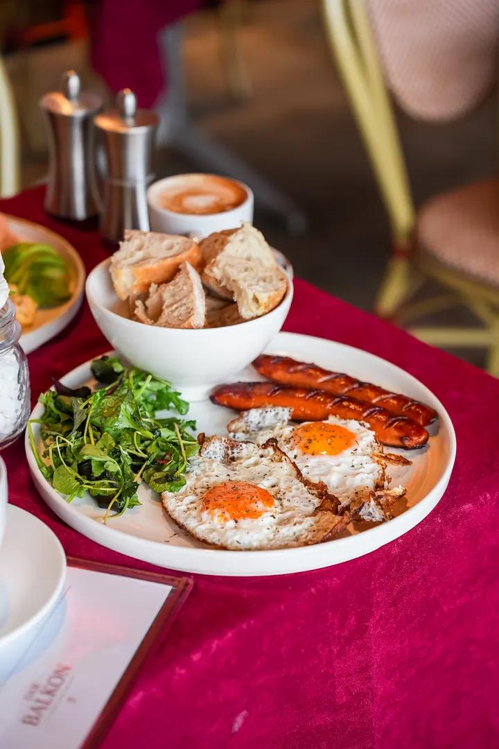 Frühstück im Balkon, München